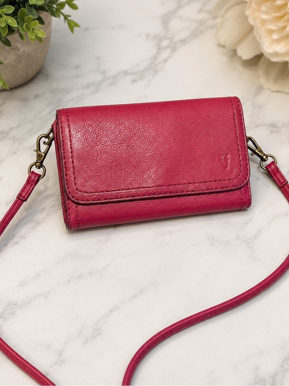 Frye Leather Crossbody Wallet – Red
